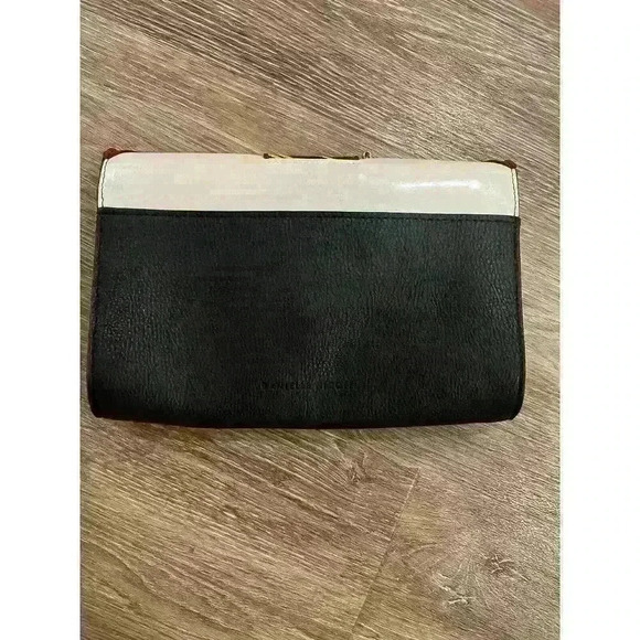 Danielle Nicole Harry Potter Gryffindor Uniform Clutch Red Optional Strap - Picture 7 of 9